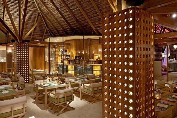 Constance Moofushi Resort
