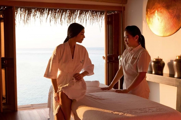 Constance Moofushi Resort