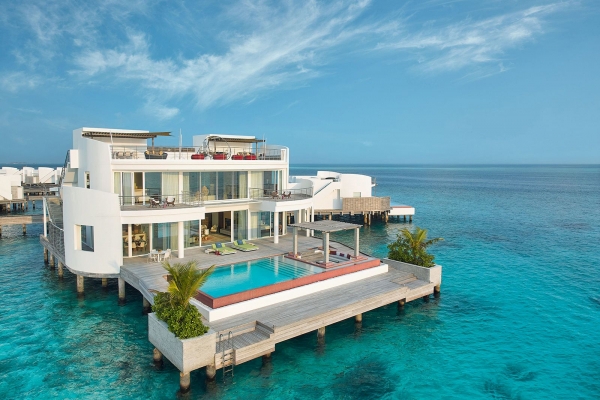 Three Bedroom Olhahali Water Retreat with Pool