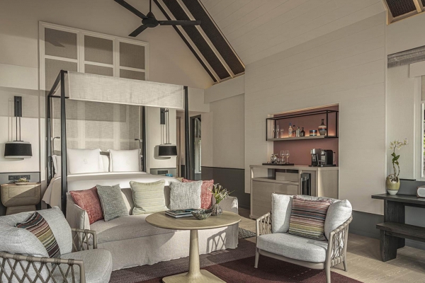 Family Oceanfront Bungalow with Pool ? Photo 2