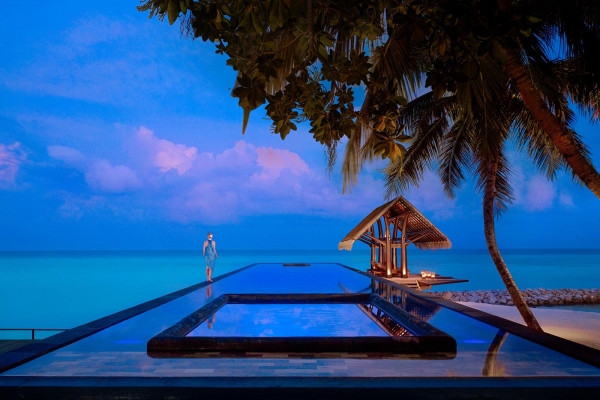 One & Only Reethi Rah Resort Photo 5