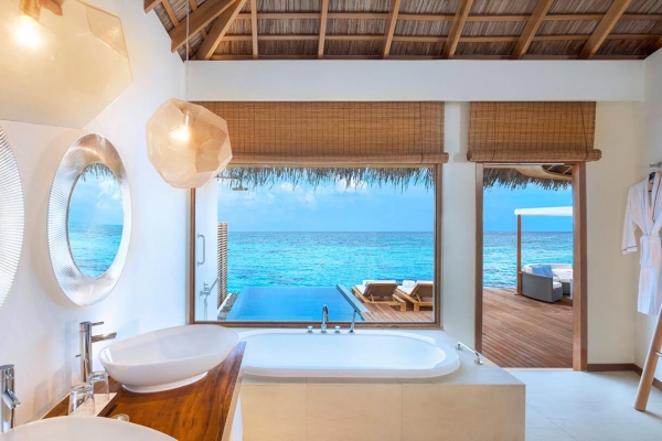 FABULOUS OVERWATER OASIS ? Photo 5