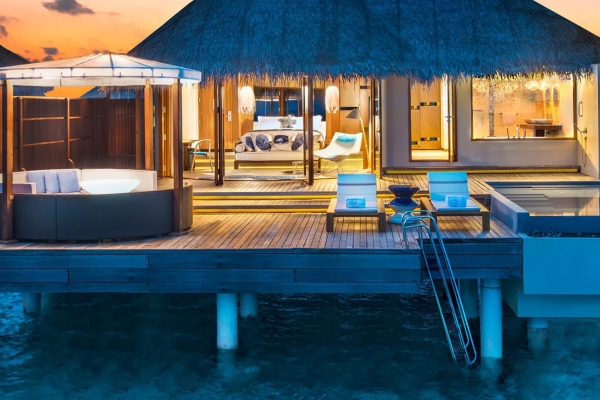 FABULOUS OVERWATER OASIS ? Photo 2