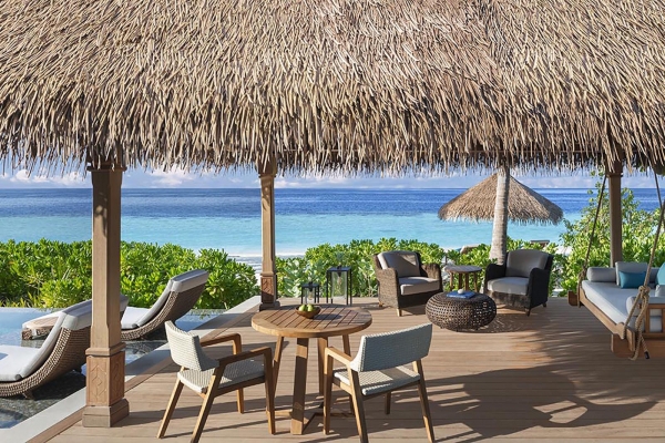 KING BEACH VILLA WITH POOL