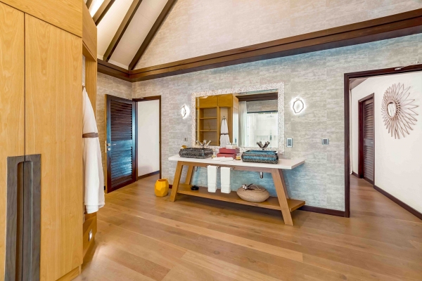 EARTH POOL PAVILION ? Photo 3