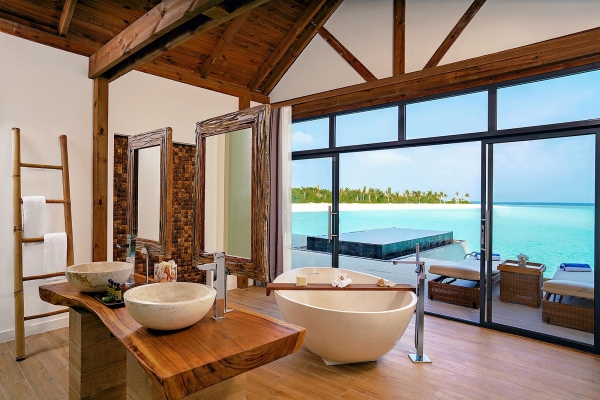 OVERWATER POOL VILLA SUNRISE OCEAN ? Photo 5