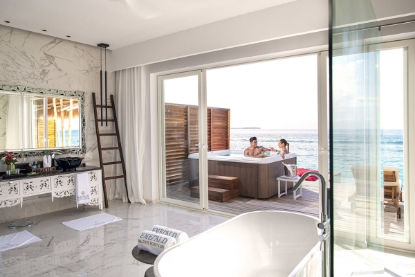 Jacuzzi Water Villas ? Photo 3