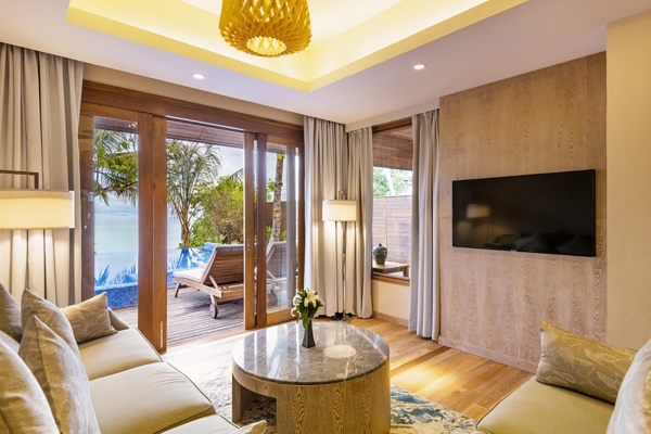 BEACH RESIDENCE WITH POOL