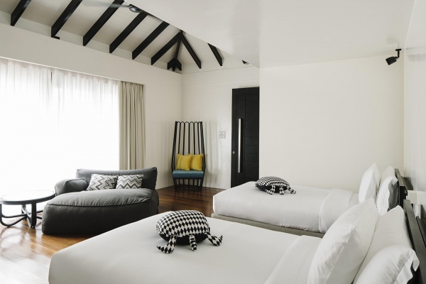 Beach Two-bedroom Pool Retreat ? Photo 2