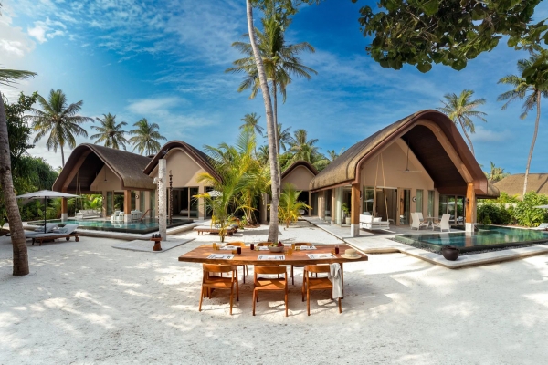 FOUR BEDROOM BEACH RESIDENCE WITH TWO POOLS